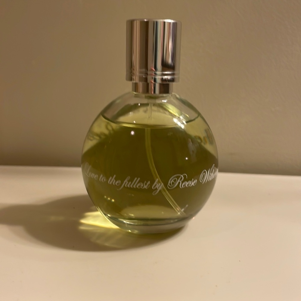 Love to the fullest by Reese Witherspoon perfume~